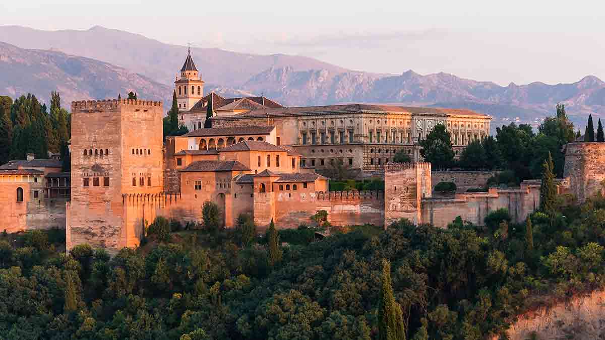 Alhambra Jejak Peradaban Islam di Eropa