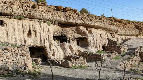 Tentang Maymand Desa Batu Purba Berusia 12.000 Tahun